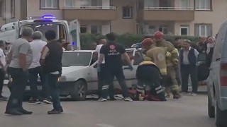 Bursada minibüs ile otomobil çarpıştı: 9 yaralı