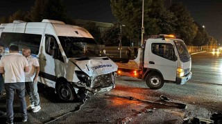 Bursada servis minibüsü refüje çıktı: 1 yaralı