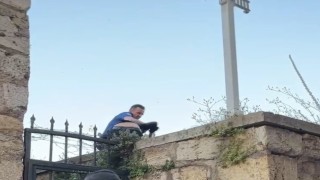 Bursada surlarda intihara kalkışan genç son anda kurtarıldı