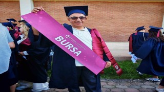 Bursanın aile hekimi Dr. Ahmet Kartal, 10uncu diplomasını Eskişehirde aldı