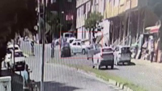 Büyükçekmecede ehliyetsiz sürücü durağa daldı: 1 ağır yaralı