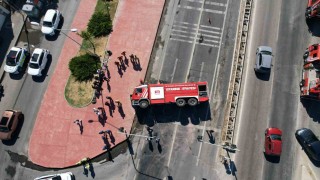 Büyükçekmecede yangına giden itfaiye aracı devrildi: 2 yaralı