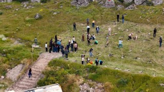 Büyükşehir, 300 fidanı toprakla buluşturdu