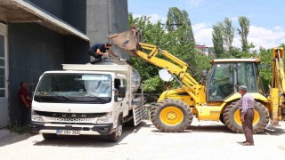 Büyükşehirin üreticilere ekipman destekleri sürüyor