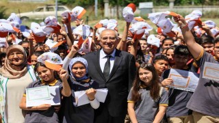 Çamelili öğrenciler karne sevincini Şırnaktaki yaşıtlarıyla birlikte yaşadı