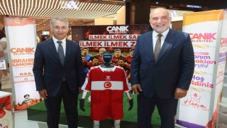 Canikli kadınlar A Milli Takıma destek için ilmek ilmek örüp sergiledi