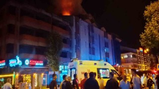 Çaycumada 4 katlı binanın çatısında yangın