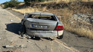 Çekici ile otomobil çarpıştı: 2 yaralı