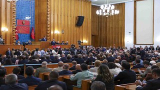 CHP Grup Başkanı Özel: AK Partinin kara düzeninin kötü planına kim alet olup yol veriyorsa hakkımı helal etmiyorum