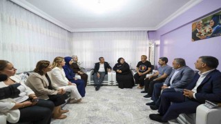 CHP Grup Başkanı Özel, Rojin Kabaişin ailesini ziyaret etti