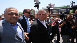 CHP Grup Başkanı Özel, Selahattin Demirtaşın selamını Diyarbakırlılara iletti