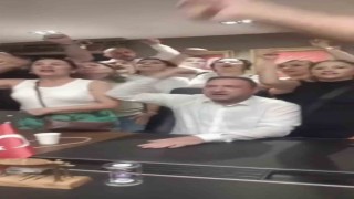 CHP İzmirde olaylı gece: Gümrükçü il binasına girdi, taraflar arasında arbede çıktı