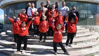 Cimnastikçiler analig yolcusu