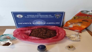 Cips paketine gizlenmiş uyuşturucuyla yakalandı