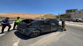 Cizrede otomobil bariyerlere çarptı: 1 yaralı