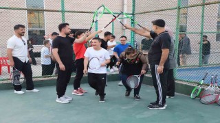 Cizrede özel çocuklar için tenis şöleni