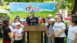 Çocuklar eskimeyen oyunlarla doyasıya eğlendiler