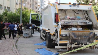 Çöp kamyonunun çarptığı yaşlı kadın hayatını kaybetti