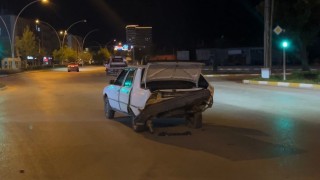 Çorumda kazaya karışan sürücü aracını bırakıp kaçtı