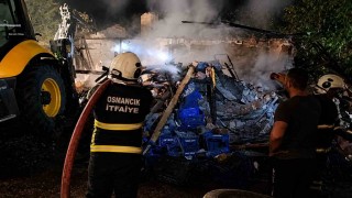 Çorumda metruk bina alevlere teslim oldu