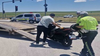 Çorumda motosiklet ile otomobil çarpıştı: 1 yaralı