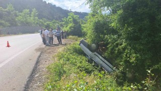 Çorumda otomobil şarampolde takla attı: 1 yaralı
