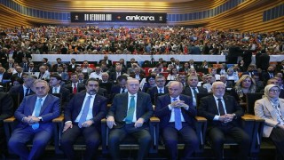 Cumhurbaşkanı Erdoğan: Siyasi rakiplerimiz koltuk kavgası verirken biz Türkiyeyi geleceğe hazırlamanın mücadelesini veriyoruz