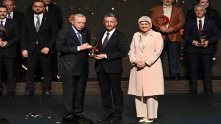 Cumhurbaşkanı Erdoğandan KARDEMİRe Yılın Kurumsal Kan Bağışçısı ödülünü