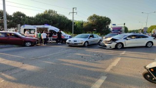 D-650de iki otomobil kafa kafaya çarpıştı: 1 yaralı