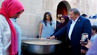Darendede Tarihi Yusuf Paşa Bedesteninde aşure bereketi
