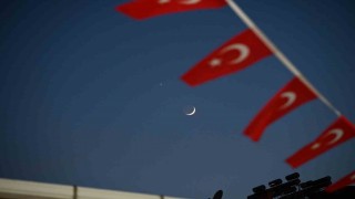 Demirci semalarında mest eden görüntü: Hilal ve yıldız yan yana