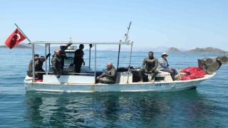 Deniz dibi temizliği Turgutreiste yapıldı
