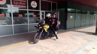 Denizlide polisler kimlik sorunu yaşayan öğrencileri sınava son anda yetiştirdi