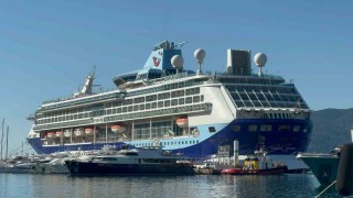 Dev gemi 2 bin500 yolcusu ile Marmaris Limanına demirledi