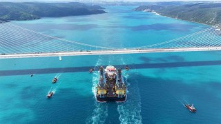 Dev vinç gemisi Saipem 7000 İstanbul Boğazından geçti