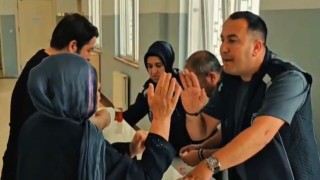 Dilencinin üzerinde çıkan para şok etti