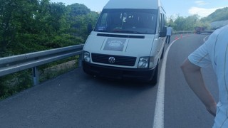 Direksiyon başında kalp krizi geçirdi: Şoför hayatını kaybetti, yolcular kurtuldu