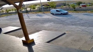 Diyarbakırda 3 kişinin yaralandığı trafik kazası güvenlik kameralarına yansıdı