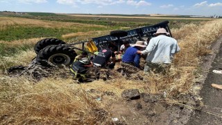 Diyarbakırda takla atan traktörün altında kalan sürücüsü yaralandı