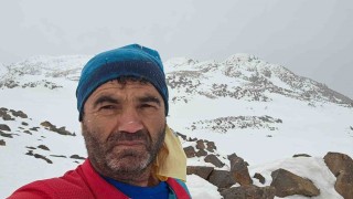 Diyarbakırlı dağcıdan Süphan Dağına başarılı solo tırmanış