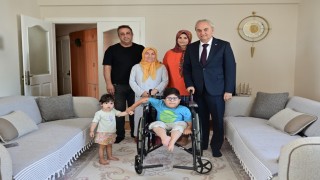 Doğuştan engelli Keremin karne mutluluğu tekerlekli sandalye ile taçlandı