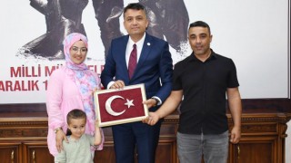 Dörtyol’da Düşen Türk Bayrağına Duyarlı Vatandaşlar Sahip Çıktı