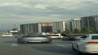 Düğün konvoyunda tehlikeli yolculuk