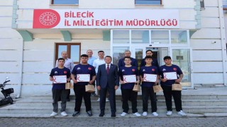 Dünya şampiyonlarına başarı belgeleri verildi