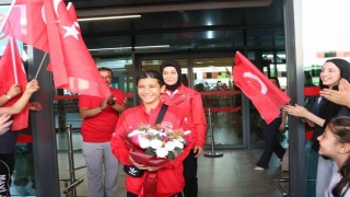 Dünya Şampiyonu Ayşegül Açıka coşkulu karşılama