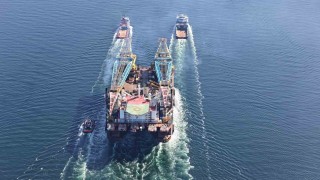 Dünyanın 3üncü büyük ağır kaldırma vinci Çanakkale Boğazından geçti