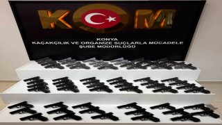 Durdurulan araçtan 65 ruhsatsız tabanca çıktı