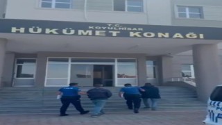 Durdurulan iki tırda 27 düzensiz göçmen yakalandı
