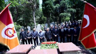 Dursun Özbek, Ali Sami Yen ve Süleyman Sebanın kabrini ziyaret etti