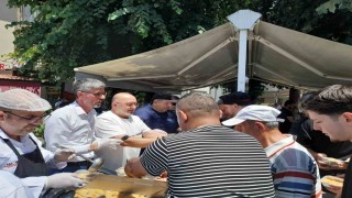 Düzce'de bin kişinin ağzı AK Parti tarafından dağıtılan aşure ile tatlandı